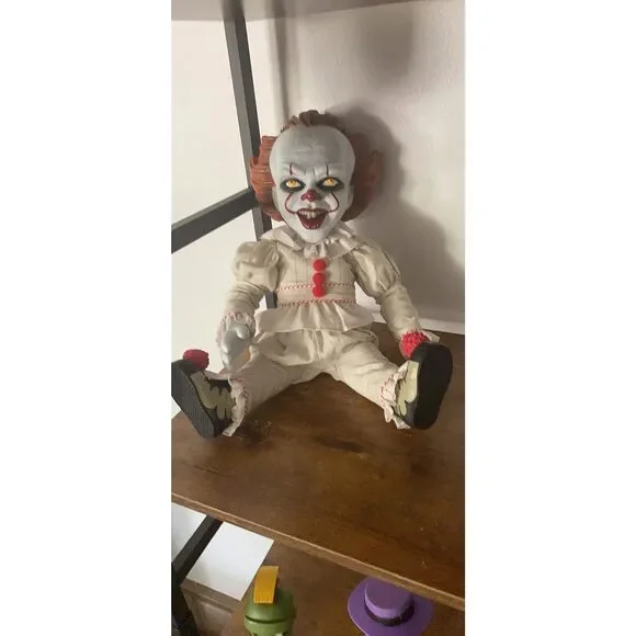 Mezco - It (2017) - Mds Mega Scale - Talking Pennywise Std